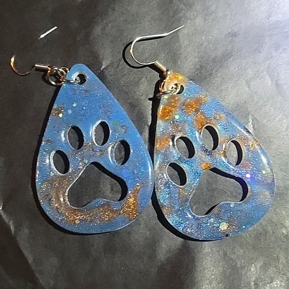 🆕️🐾Paw Earrings - Handmade - Picture 5 of 6
